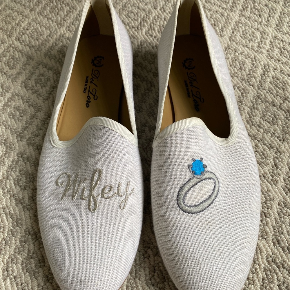 Del Toro Cream and Blue Loafers with Elegant Ring Design